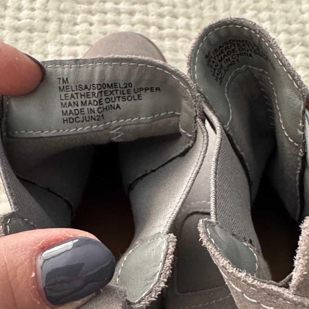 ✨ EUC Splendid Gray Suede Chelsea Ankle Boots – Women’s Size 7 ✨ - Picture 10 of 10